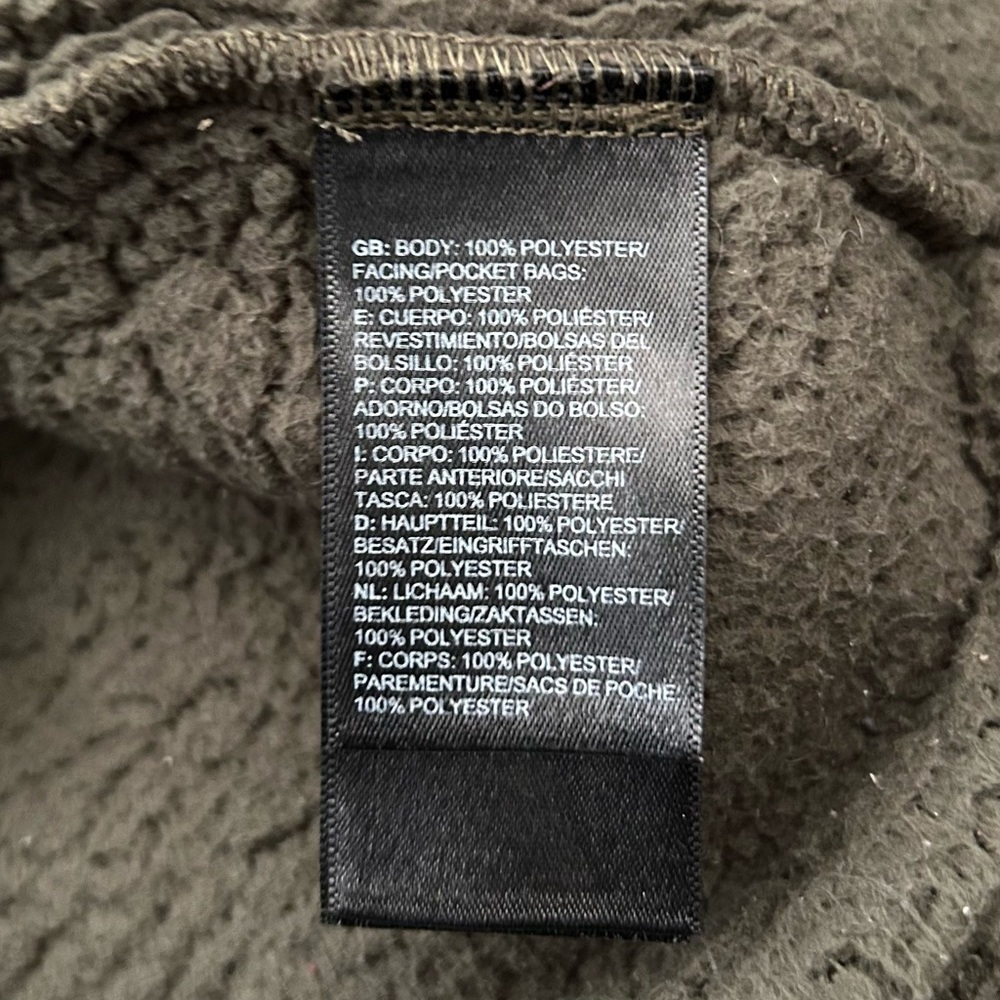 The The North Face polyester sweater. GUC - Picture 4 of 5
